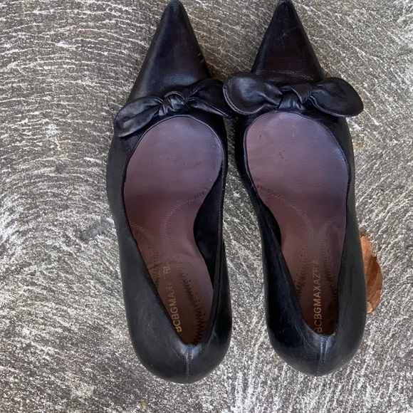 BCBG Maxazra Bow Shoe - Picture 6 of 6